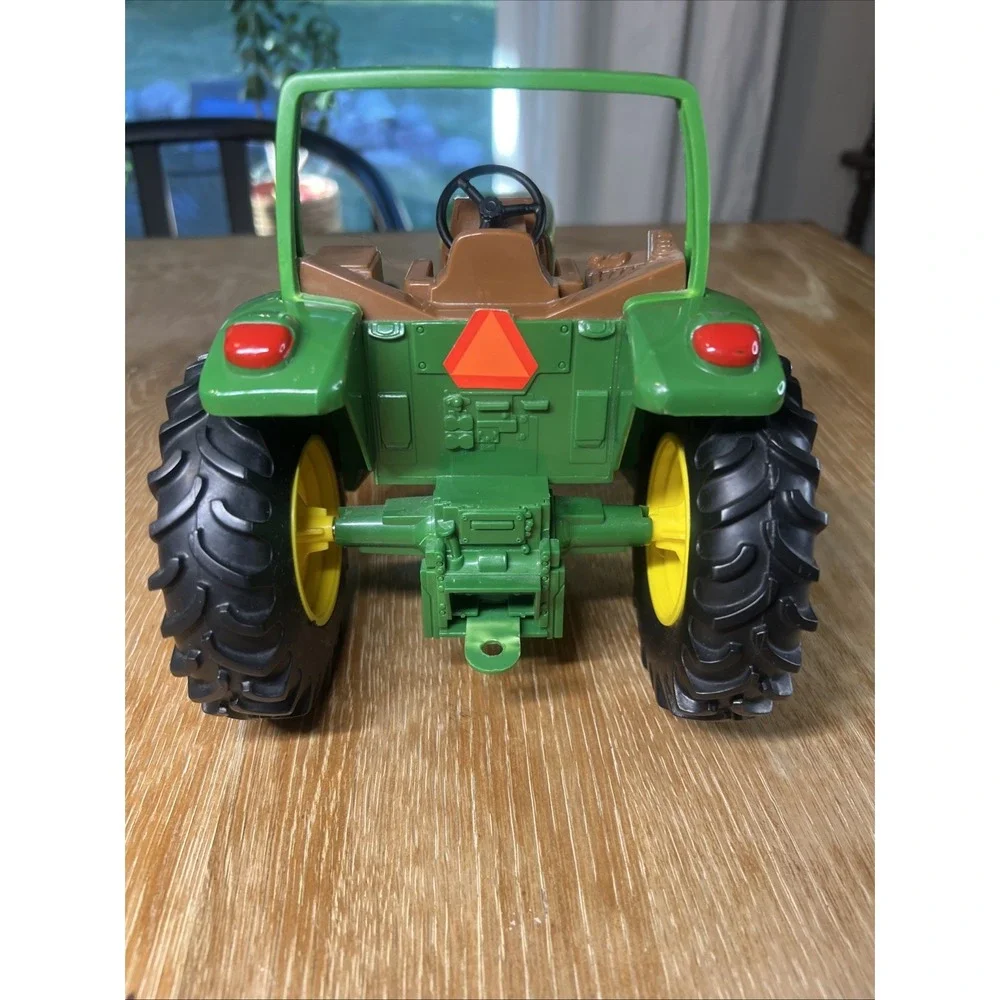 JOHN‎ DEERE TRACTOR Ertl 10